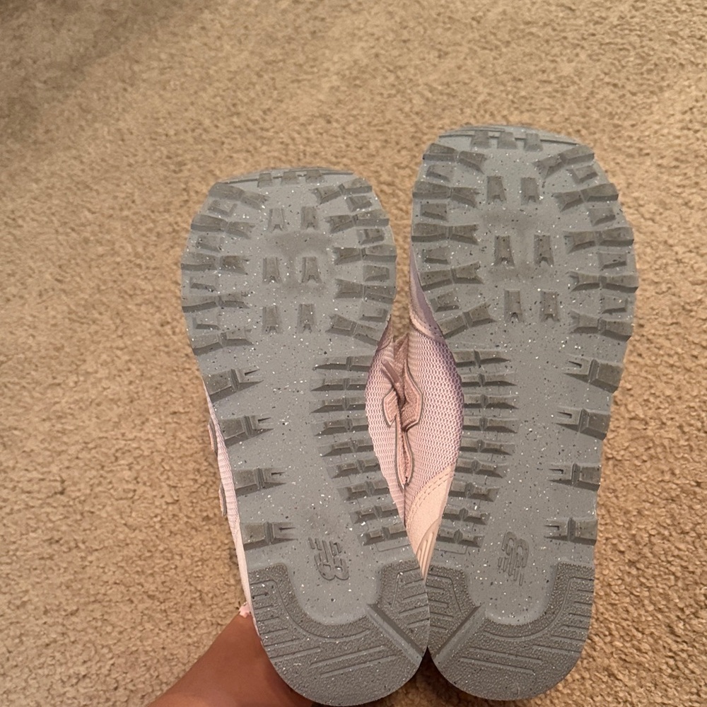 NEVER WORN New Balance Women's Light Pink Sneakers - Picture 2 of 4
